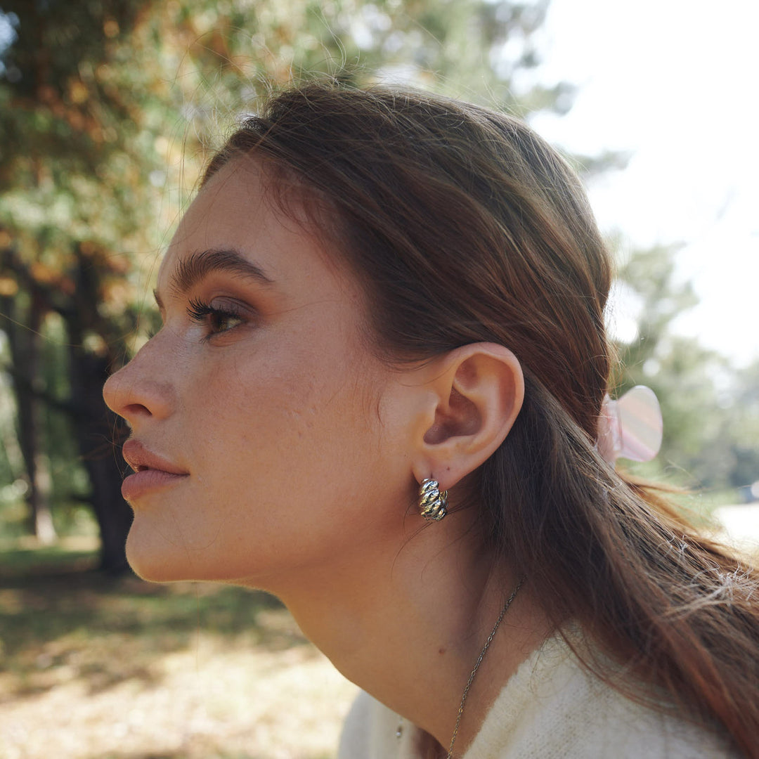 Naia - Croissant øreringe med ring i rustfrit stål