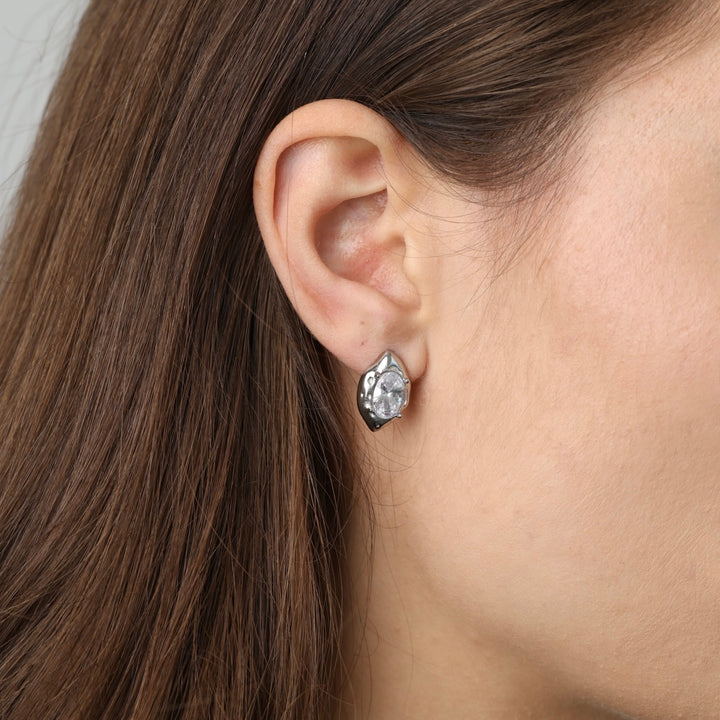 Azia – crystal stud earrings in stainless steel, silver | Timi of Sweden