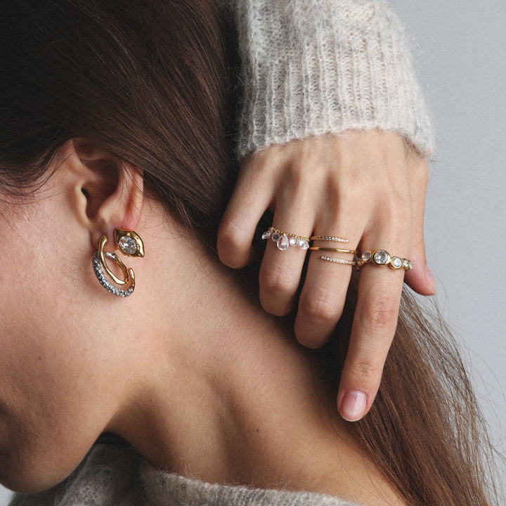 Marisol – spiralformede øreringe med krystal, guld | Timi of Sweden