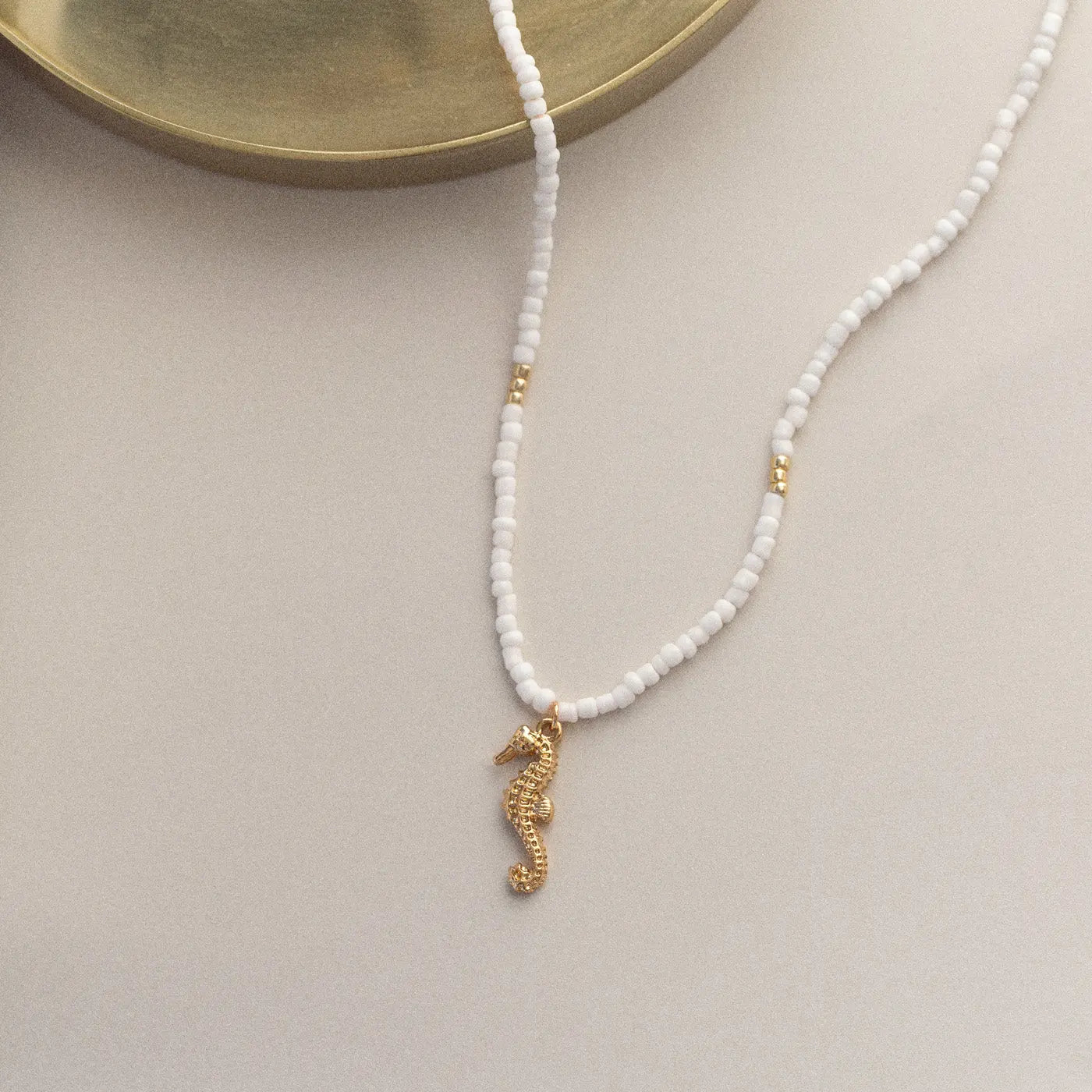 Ellie - Seahorse White Beads Halskæde