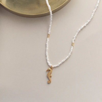 Ellie - Seahorse White Beads Halskæde
